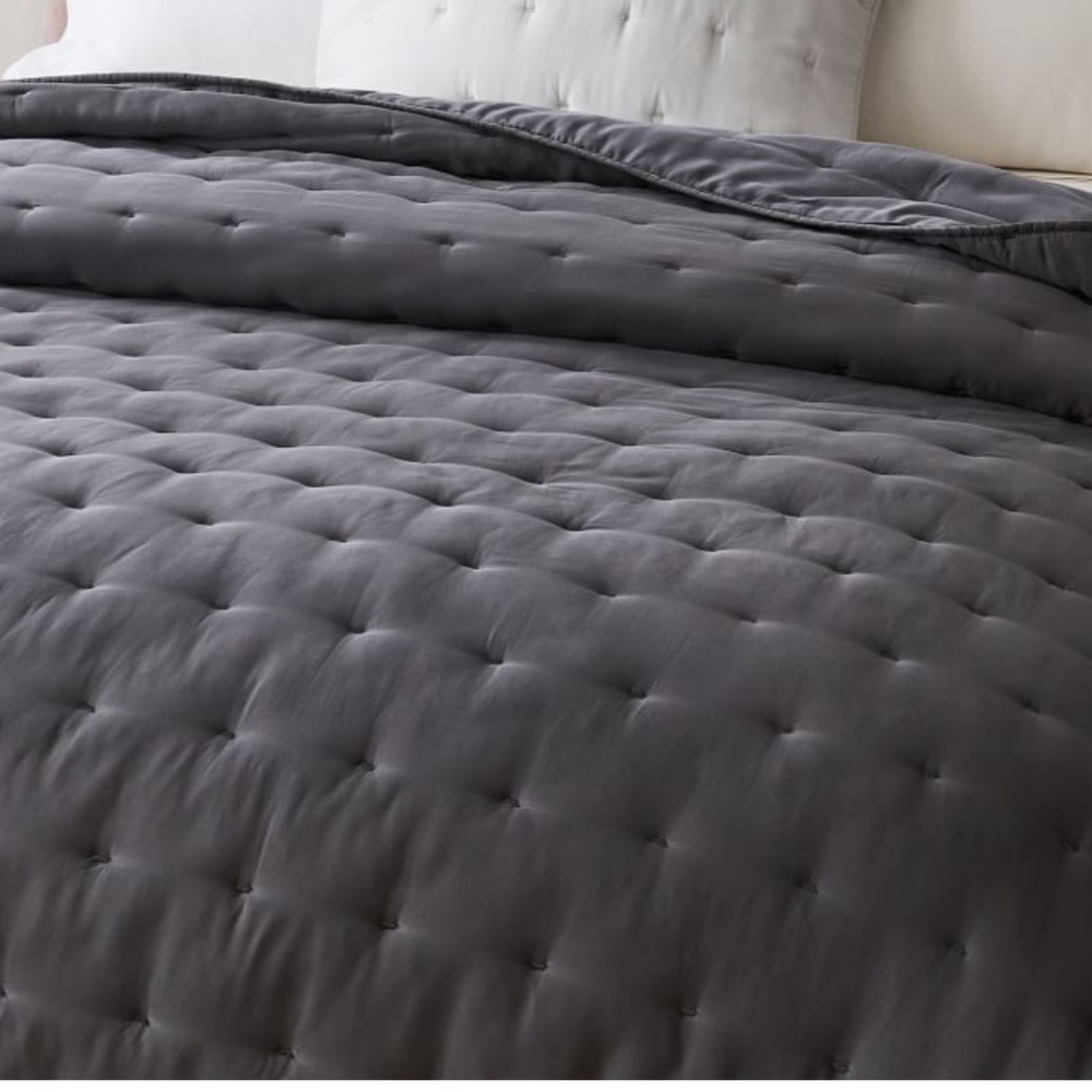West Elm quilt/comforter (Queen/full)